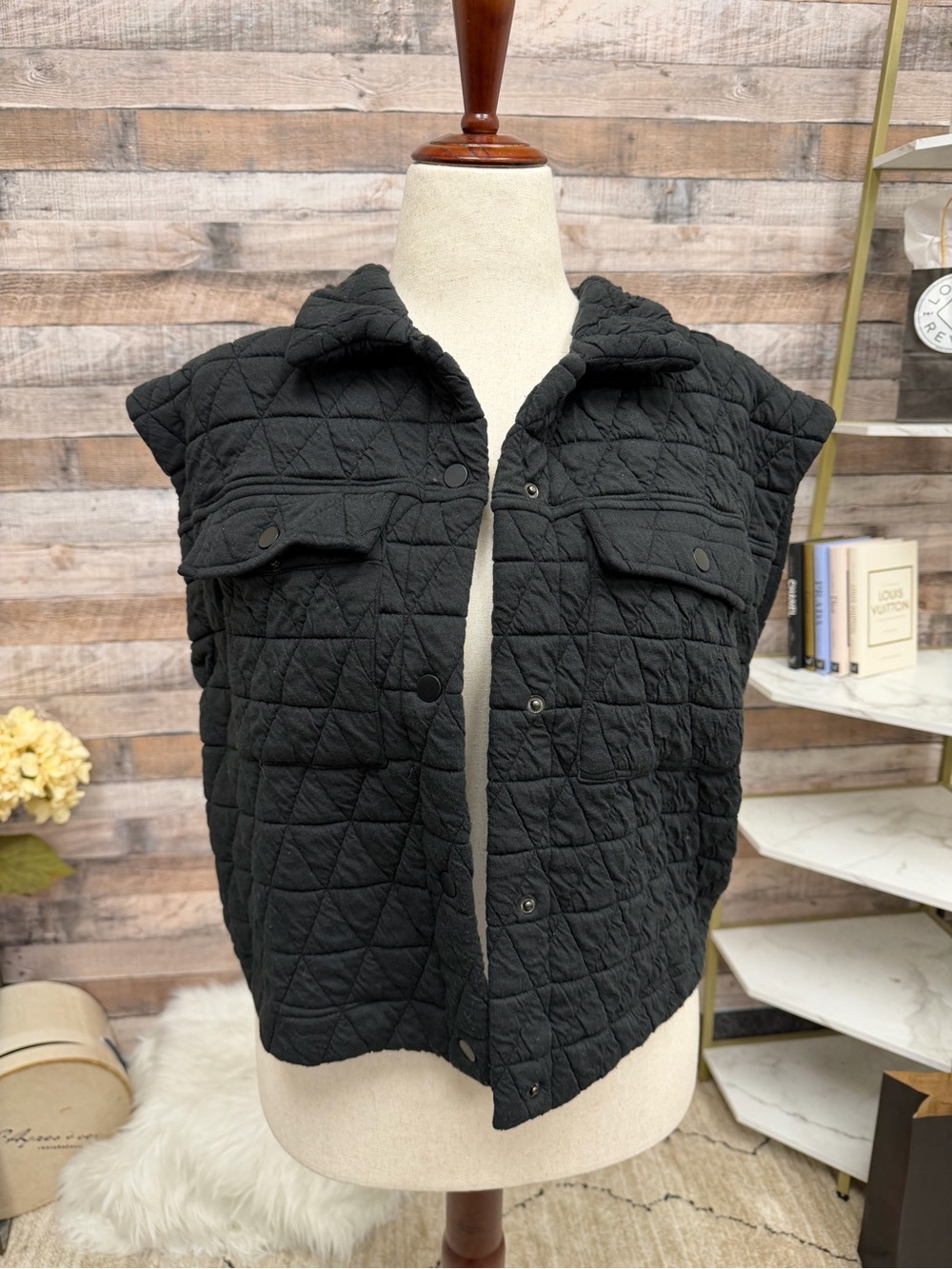 Doe and Rae black cropped quilted vest medium